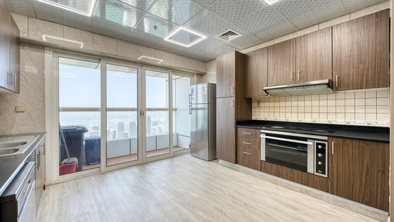 Fully upgraded apartment in Marina with sea views, picture 10