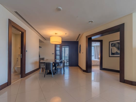 Luxury Apartment with Burj Khalifa & Fountain View, picture 5