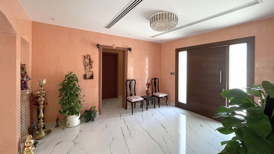 Lovely villa in Meadows 2 with amazing skyline view, picture 5