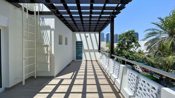 Lovely villa in Meadows 2 with amazing skyline view, picture 14