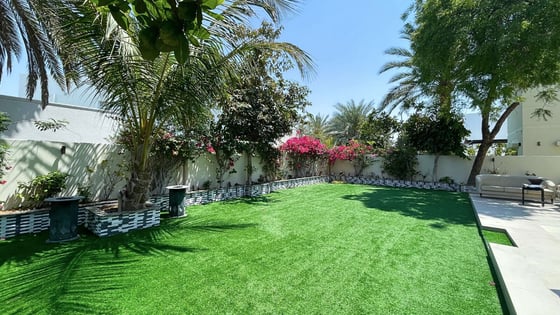 Lovely villa in Meadows 2 with amazing skyline view, picture 18