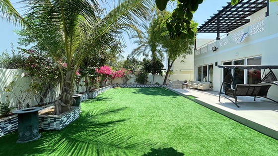 Lovely villa in Meadows 2 with amazing skyline view, picture 19
