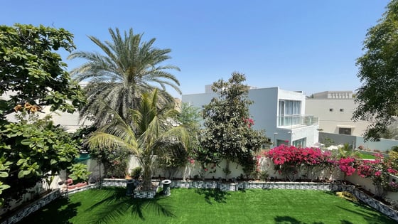 Lovely villa in Meadows 2 with amazing skyline view, picture 21