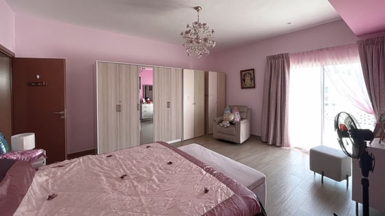 Lovely villa in Meadows 2 with amazing skyline view, picture 9
