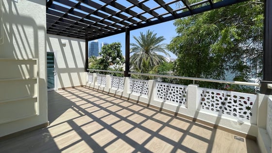 Lovely villa in Meadows 2 with amazing skyline view, picture 16
