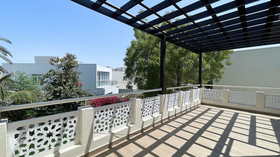 Lovely villa in Meadows 2 with amazing skyline view, picture 15