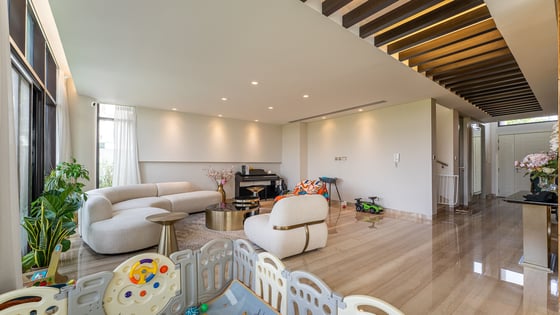 Luxurious villa in Damac Hills with golf course view, picture 2