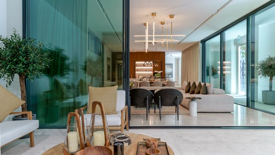 Stand alone villa in Expo City with private garden, picture 7