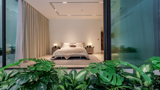 Stand alone villa in Expo City with private garden, picture 17
