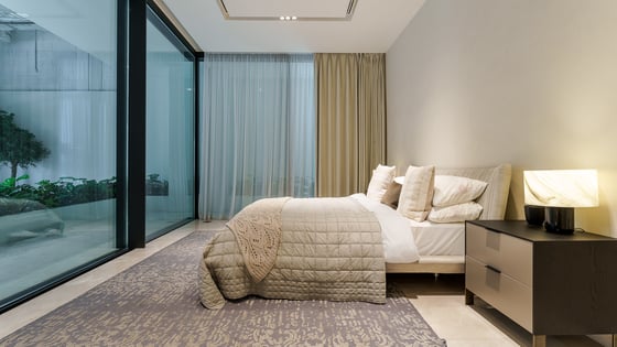 Stand alone villa in Expo City with private garden, picture 16