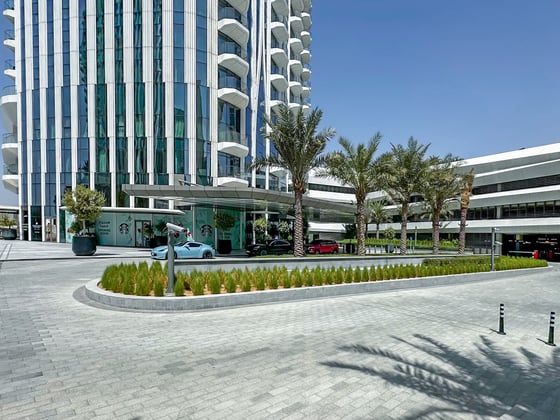 Waterfront Apartment with Creek and Skyline Views, picture 16