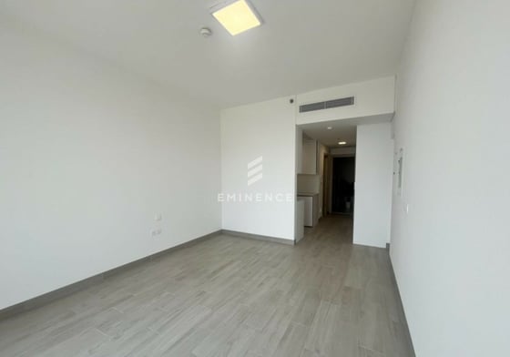 Skyline View | Spacious Studio | Sunlight, picture 7