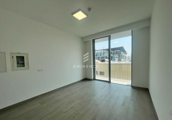 Skyline View | Spacious Studio | Sunlight, picture 2