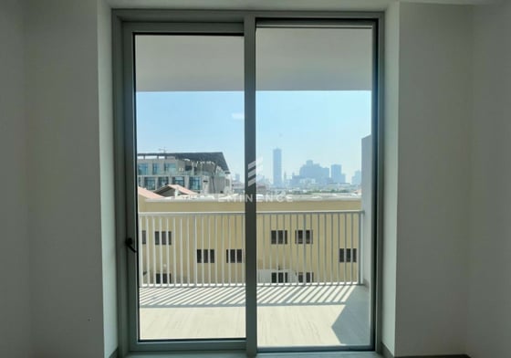 Skyline View | Spacious Studio | Sunlight, picture 9