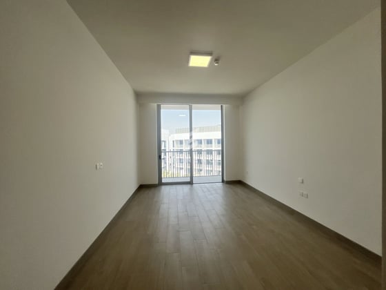 Skyline View | Spacious Studio | Sunlight, picture 3