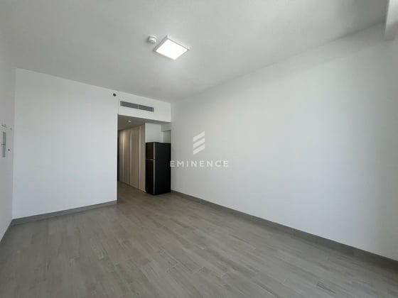 Skyline View | Spacious Studio | Sunlight, picture 6