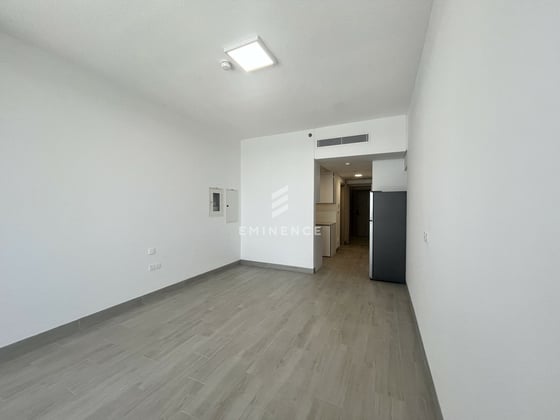 Skyline View | Spacious Studio | Sunlight, picture 7