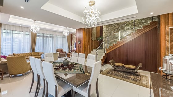 Massive villa in Damac Hills with private garden, picture 6