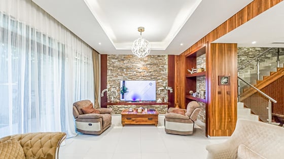 Massive villa in Damac Hills with private garden, picture 5