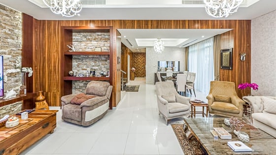 Massive villa in Damac Hills with private garden, picture 2