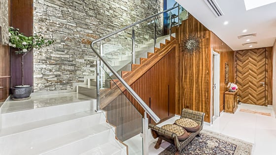 Massive villa in Damac Hills with private garden, picture 7