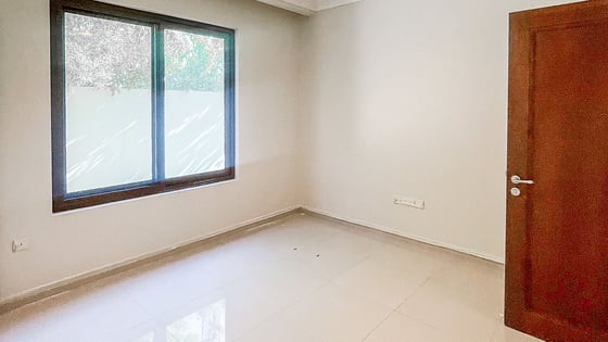 Luxurious villa in Arabian Ranches with spacious layout, picture 8