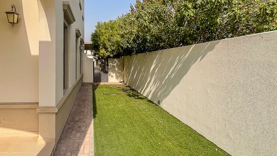 Luxurious villa in Arabian Ranches with spacious layout, picture 14