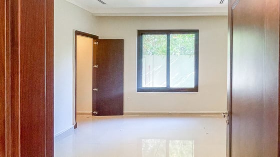 Luxurious villa in Arabian Ranches with spacious layout, picture 10