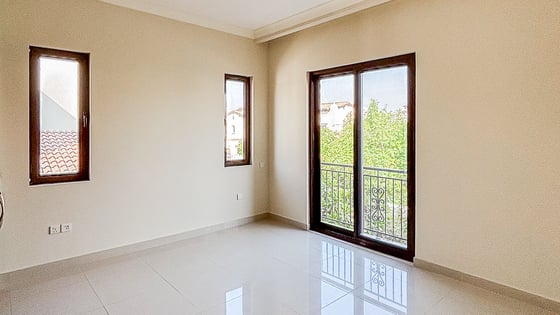 Luxurious villa in Arabian Ranches with spacious layout, picture 6