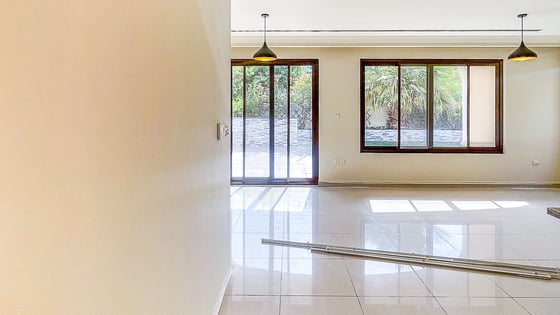Luxurious villa in Arabian Ranches with spacious layout, picture 9