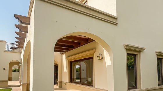 Luxurious villa in Arabian Ranches with spacious layout, picture 17