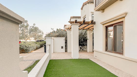 Luxurious villa in Arabian Ranches with spacious layout, picture 15
