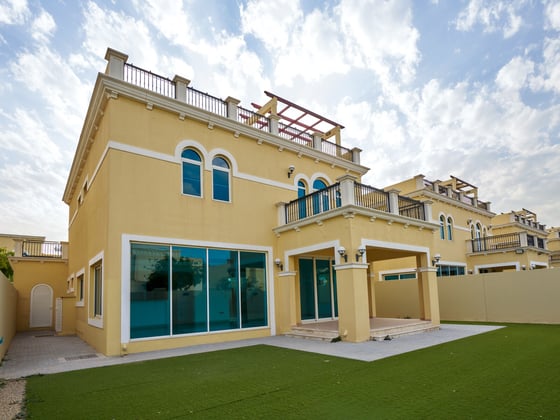 Family-Friendly Luxury Villa in Jumeirah Park, picture 1