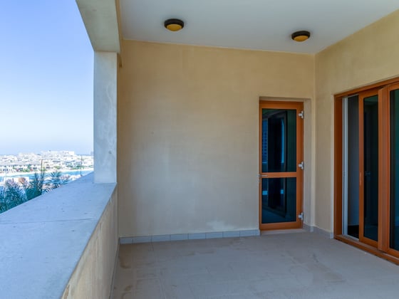 Elegant Palm Jumeirah Apartment with Marina Views, picture 4