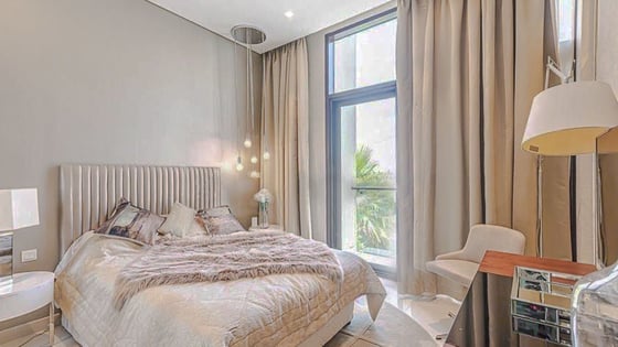 Fully furnished villa in Damac Hills with luxury living, picture 3