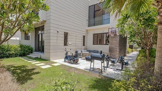 Fully furnished villa in Damac Hills with luxury living, picture 12
