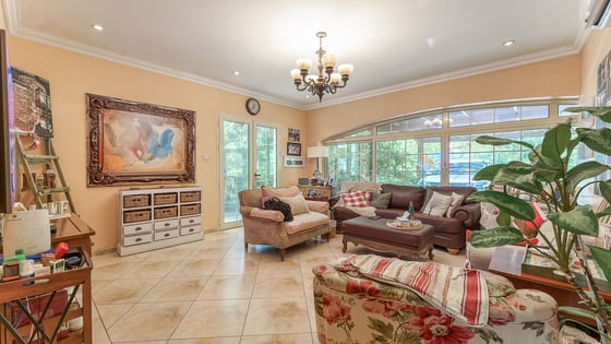 Spacious villa in Jumeirah Islands with lake view, picture 6