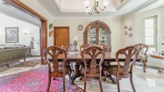 Spacious villa in Jumeirah Islands with lake view, picture 7