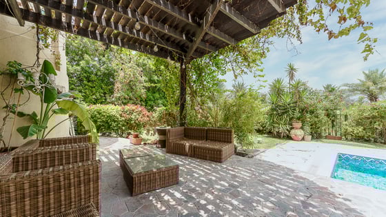 Spacious villa in Jumeirah Islands with lake view, picture 18
