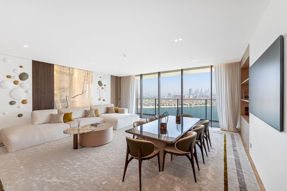 **Live Royally | Turnkey Renovated Masterpiece**, picture 3