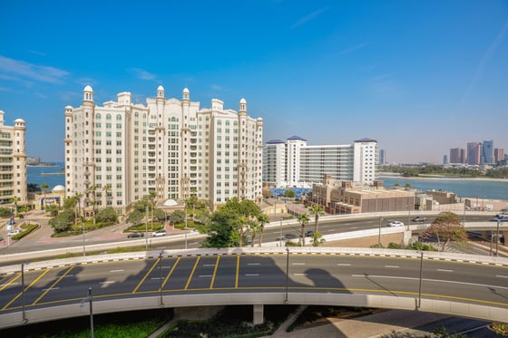 Elegant Palm Jumeirah Apartment Living, picture 15