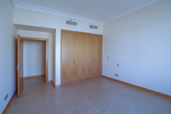 Elegant Palm Jumeirah Apartment Living, picture 16