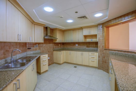 Elegant Palm Jumeirah Apartment Living, picture 3