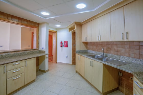 Elegant Palm Jumeirah Apartment Living, picture 8
