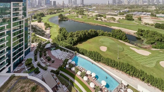 Expansive apartment in The Hills with golf course views, picture 16
