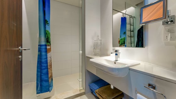 Expansive apartment in The Hills with golf course views, picture 13