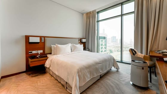 Expansive apartment in The Hills with golf course views, picture 9