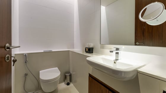 Expansive apartment in The Hills with golf course views, picture 10