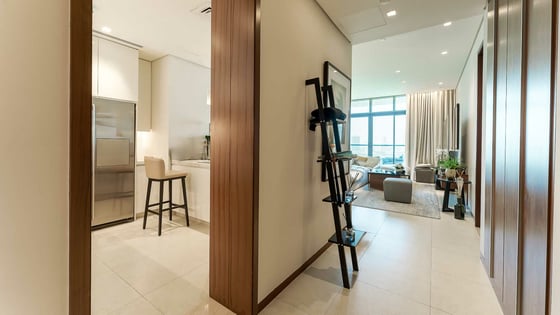Expansive apartment in The Hills with golf course views, picture 5