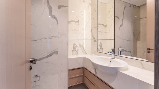 Spacious apartment in Zaabeel with Dubai Frame view, picture 15